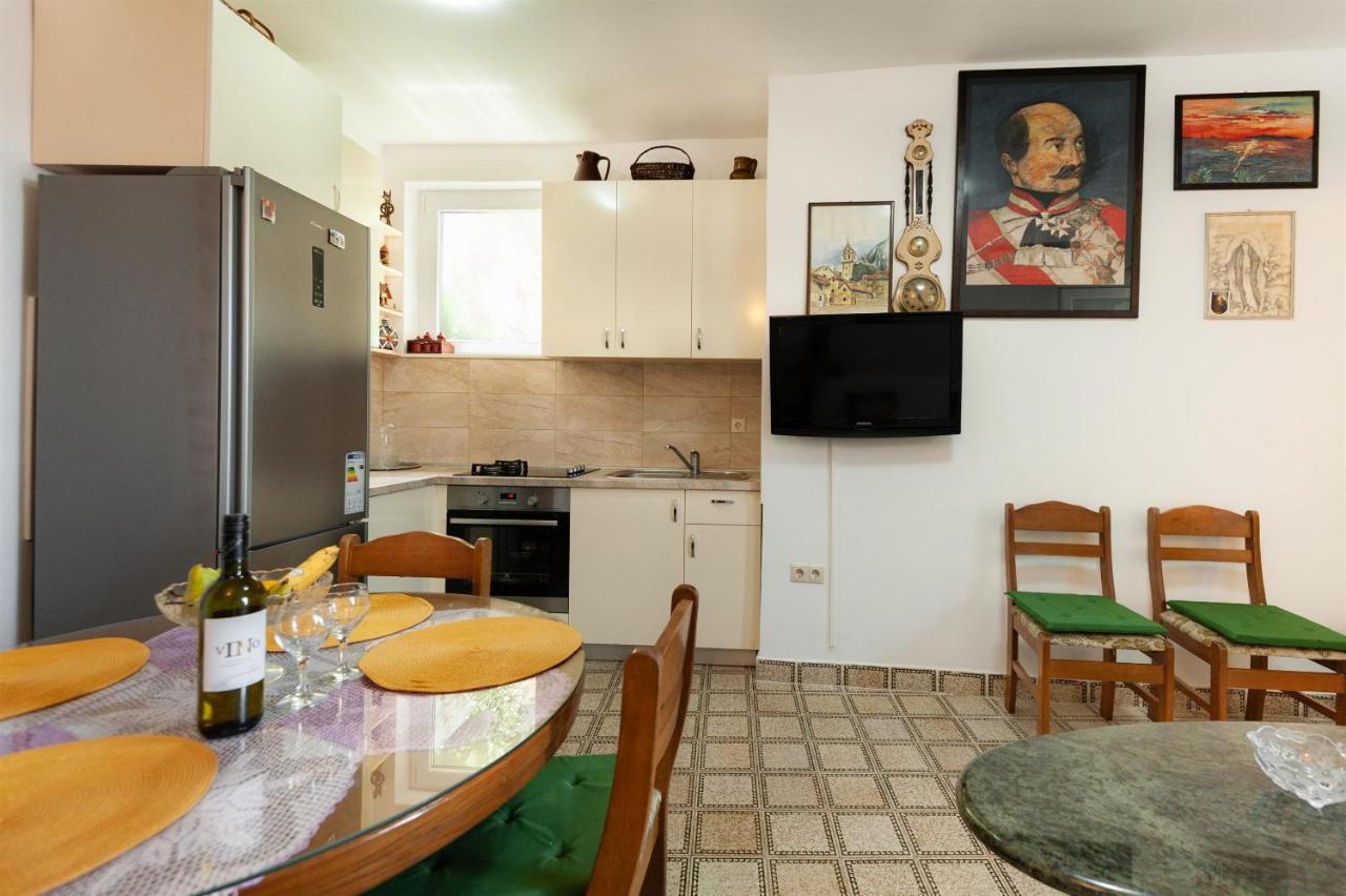 Apartments Antonija Omiš Exteriör bild