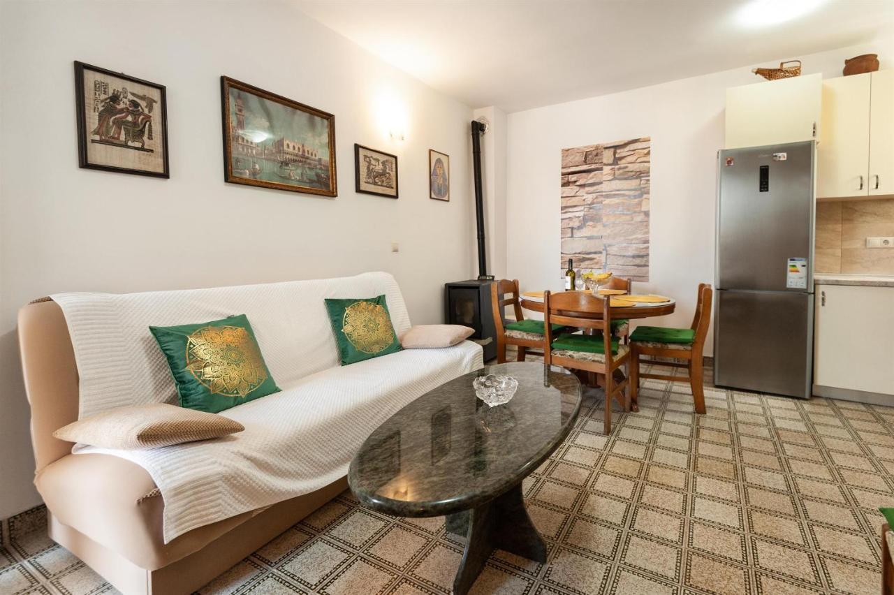 Apartments Antonija Omiš Exteriör bild