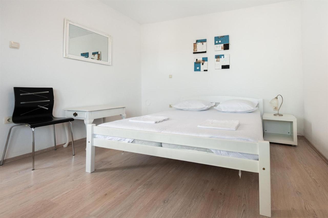 Apartments Antonija Omiš Exteriör bild
